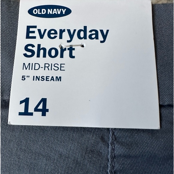 Women’s Old Navy Size 14 Mid Rise Gray 5” Shorts - Picture 7 of 7